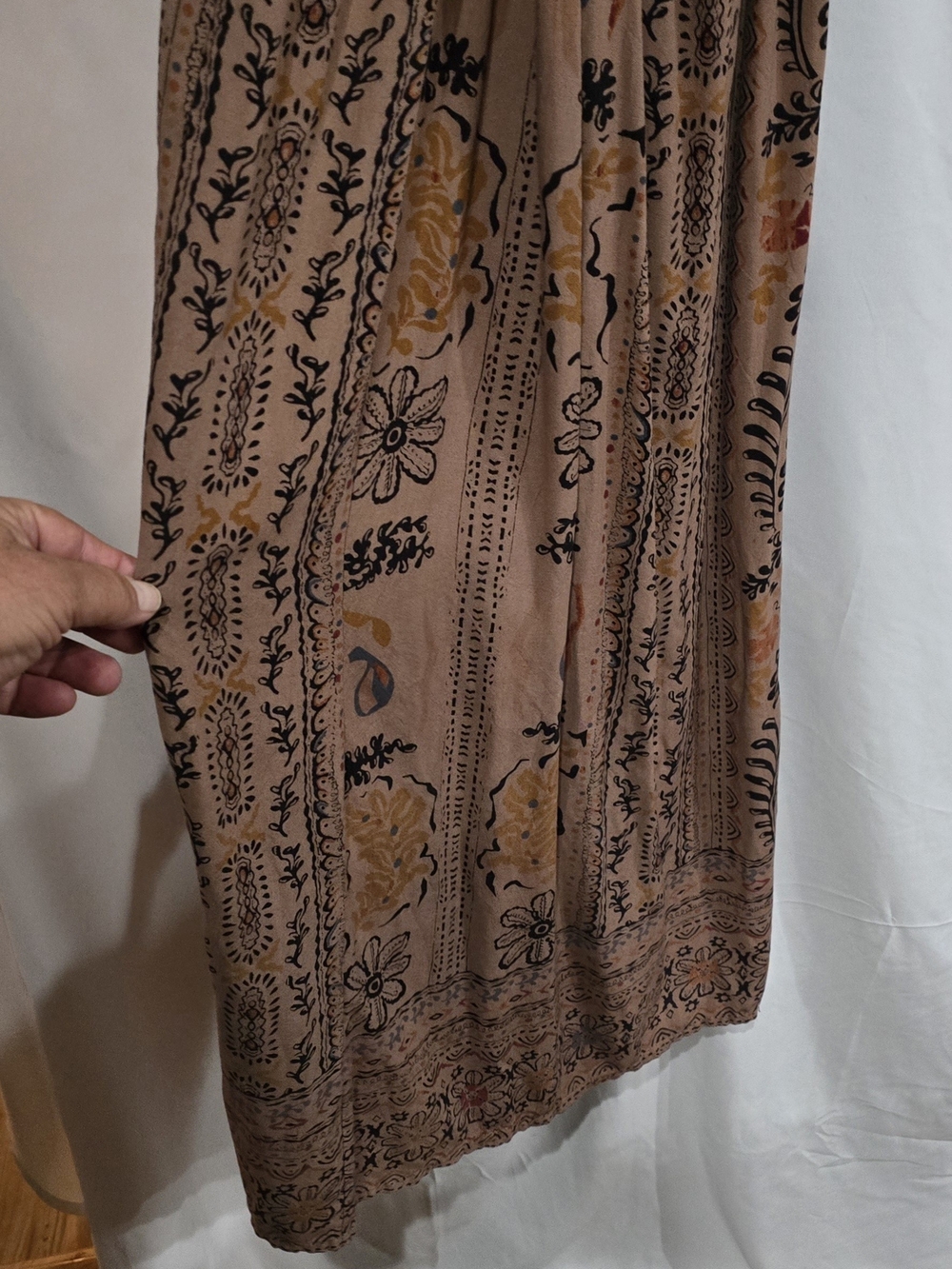 Angie Brown Cami Maxi Dress Black Paisley, Scrolling Floral Borders M - Picture 3 of 7